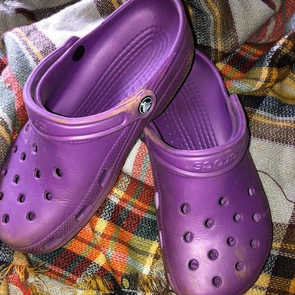 purple crocs mens